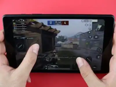 "Samsung Galaxy Tab A8 أثناء استخدام التطبيقات اليومية"